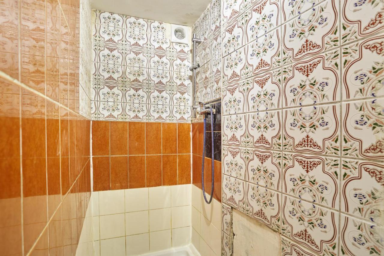 Chambre Lits Jumeaux avec Douche Commune